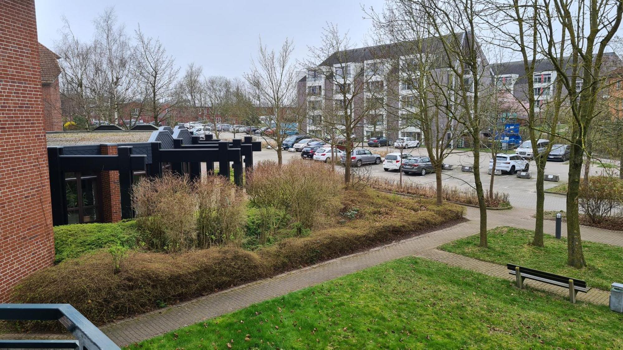 Pematra Ostseestrasse 2 *